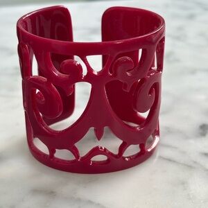 Resin bracelet beautiful and stylish. Perfect GIFT. Very comfortable. EUC